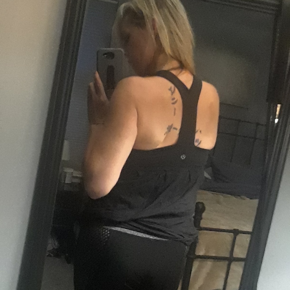 Lululemon drawstring tank with built-in bra
